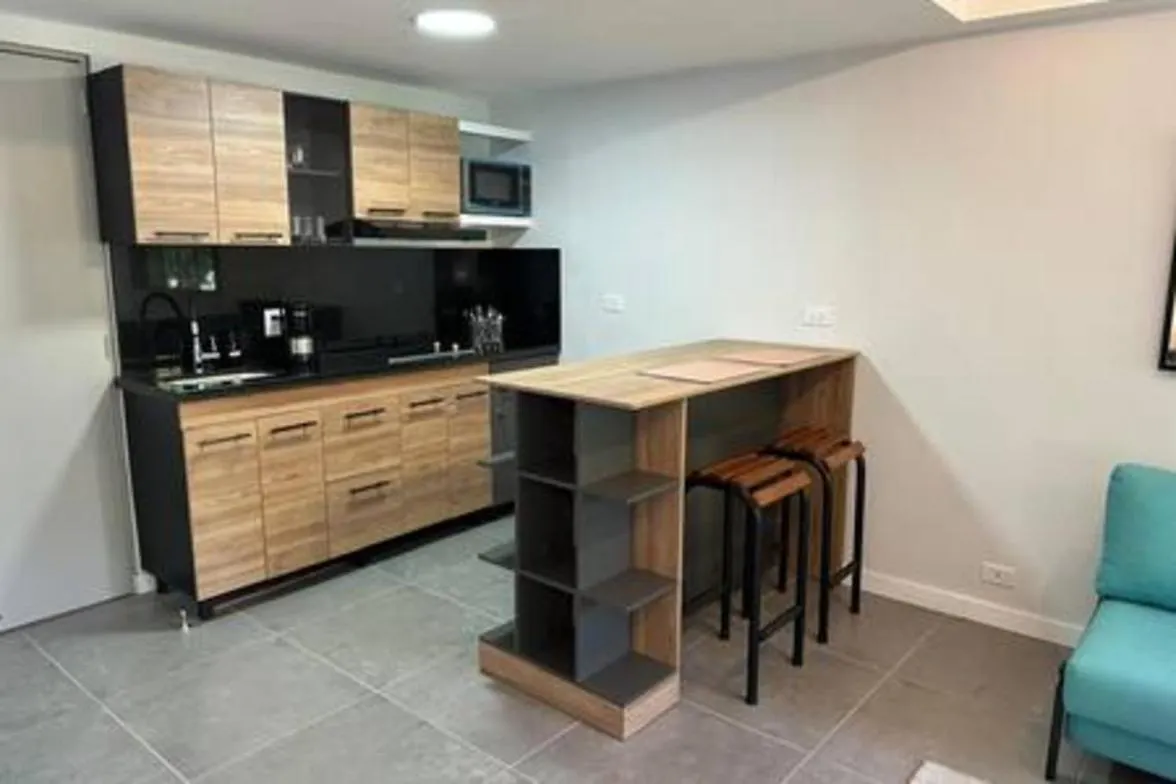 Centrico Apartaestudio En El Parque De Poblado Medellin Apartment